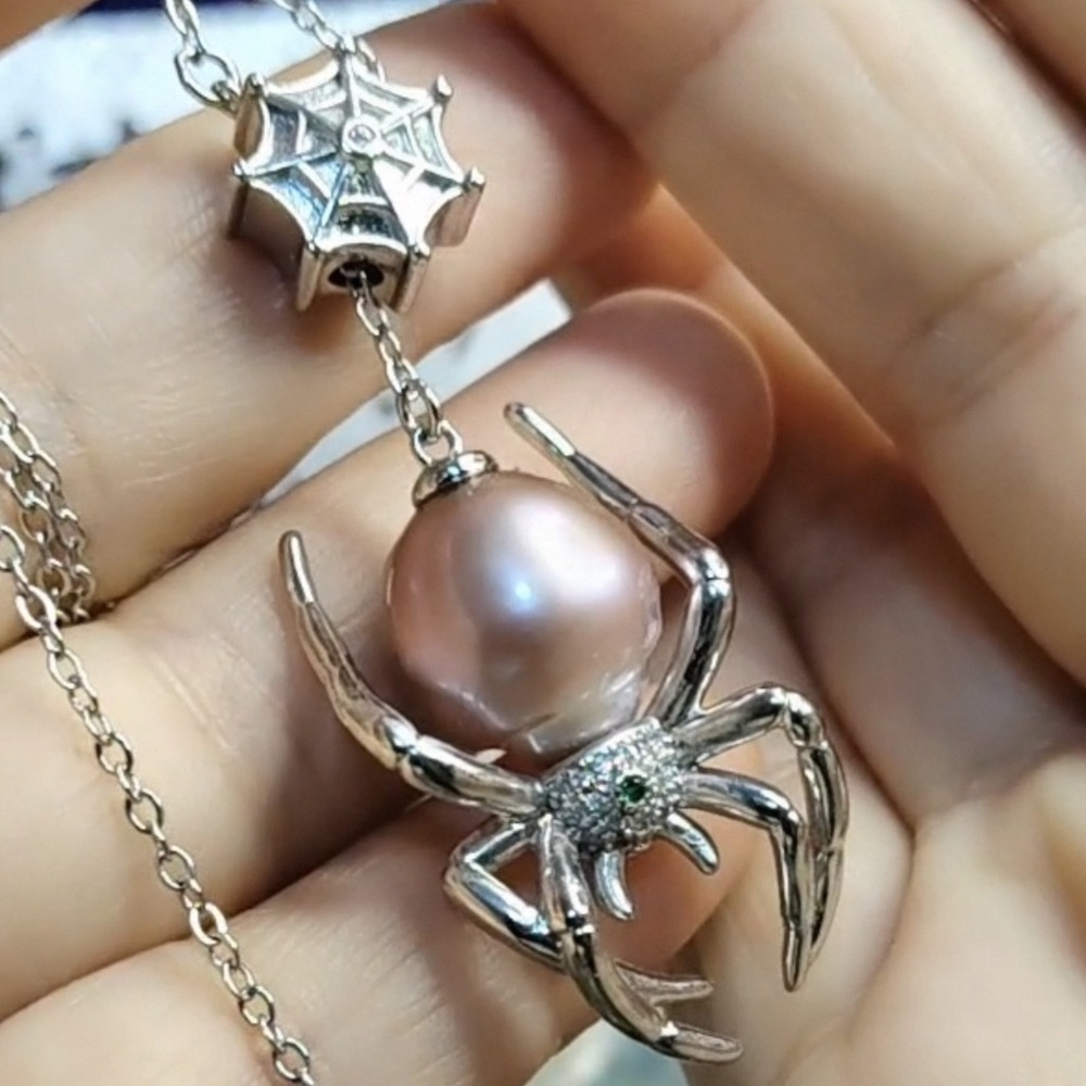 Stainless Steel Spider Genuine Pearl Necklace